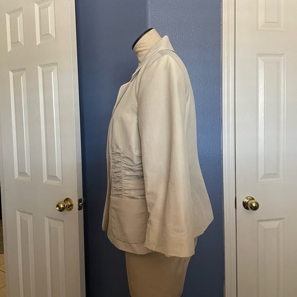 The Limited Women's 3/4 Sleeve Beige Blazer - Picture 3 of 9
